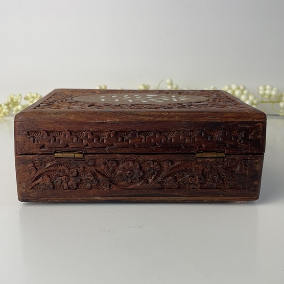 Vintage Wooden Hand Carved Trinket Box Floral Inlay Design - Picture 7 of 15